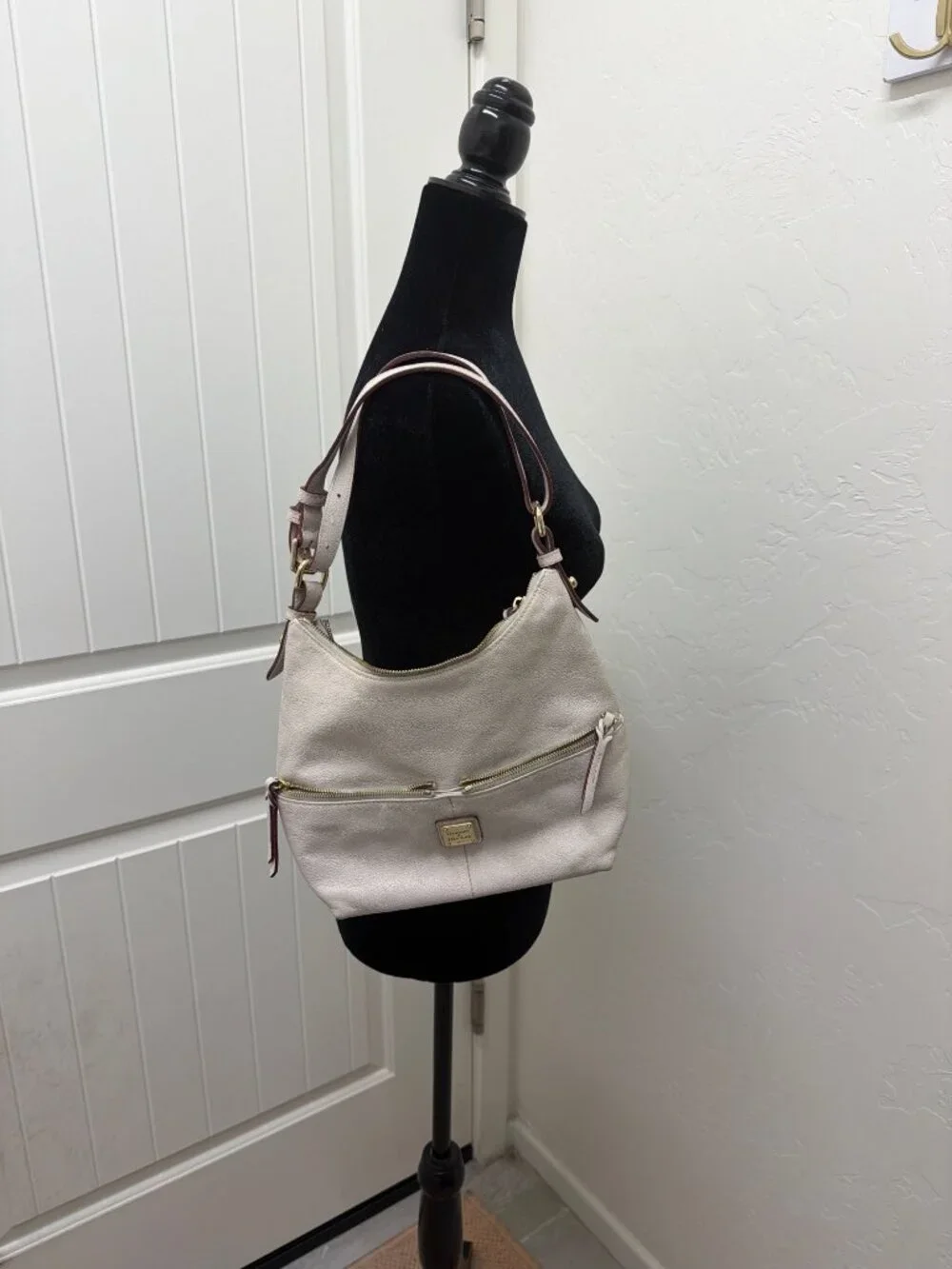 Dooney & Bourke Pebble Leather Shoulder Bag Ivory Hobo Lux Purse Gold Hardware